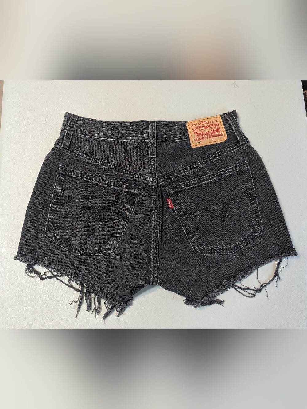 Levi's 501 black jean shorts, size 25 - Picture 5 of 8